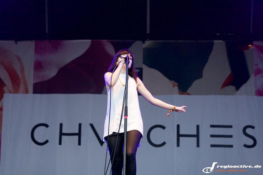 Chvrches (live beim Lollapalooza 2015 in Berlin)